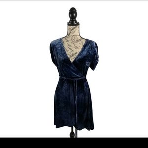 Forever 21 crushed velvet M wrap around